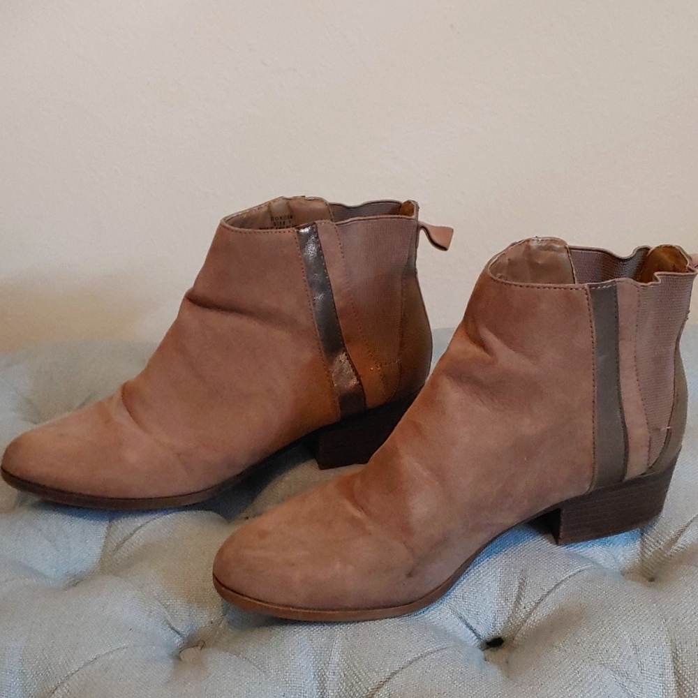 Honorr Suede tan boots